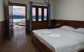 Dondet Vixay Sunset And River View